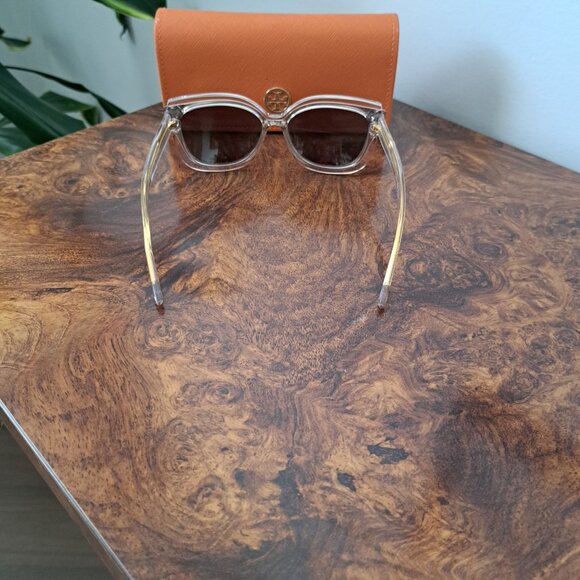 ๐ Tory Burch TY9046 Cat Eye Sunglasses | Gold Flash Mirror | Petite Fit ๐ - Picture 4 of 15